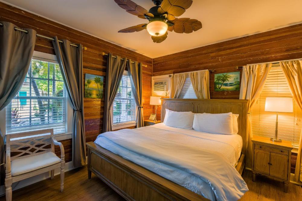 King Room with City View interior